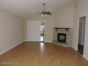 8710 Pinevalley Ln in Jacksonville, FL - Building Photo - Building Photo