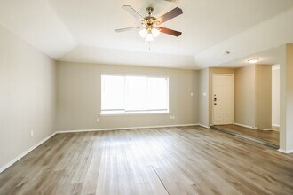 1206 Cable Way in Crosby, TX - Building Photo - Building Photo