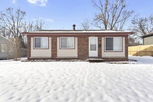 15762 Isabelle St in Romulus, MI - Building Photo