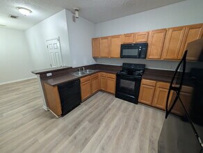 3960 Kirkpatrick Cir-Unit -apt 2 in Jacksonville, FL - Building Photo - Building Photo