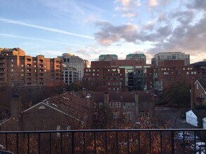 1114 N Taylor St, Unit B in Arlington, VA - Building Photo - Building Photo