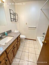 3004 SW McDaniels St in Blue Springs, MO - Building Photo - Building Photo