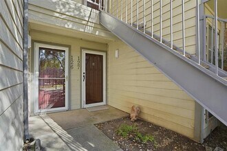 2535 Wedglea Dr in Dallas, TX - Building Photo - Building Photo