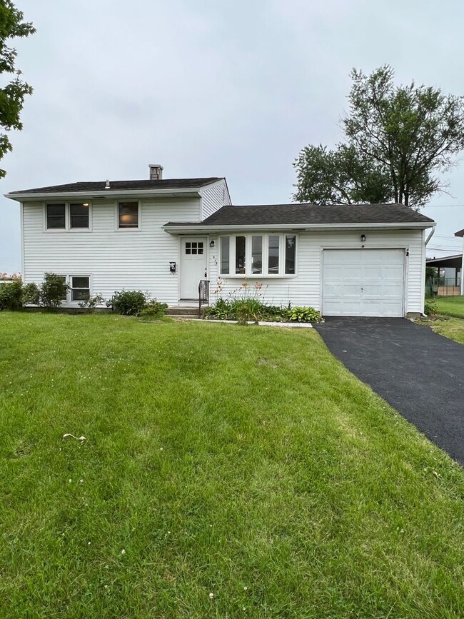 property at 2945 Windsor Dr