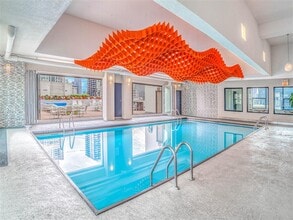 West77 Apartments in Chicago, IL - Foto de edificio - Building Photo