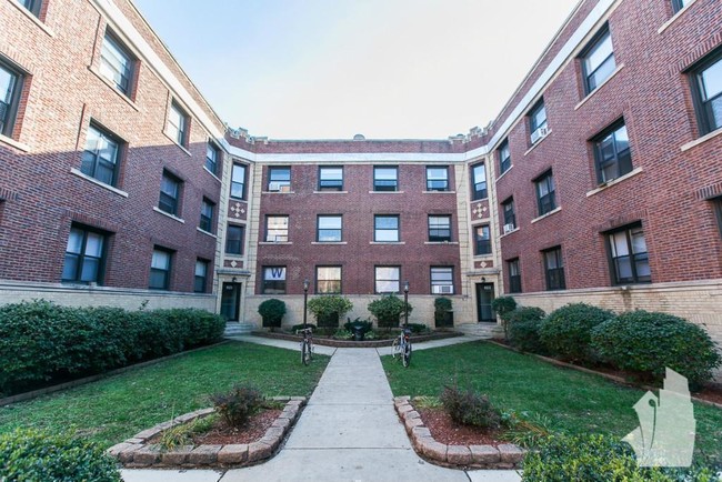 property at 813 W Waveland Ave