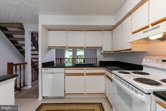 1627 Purple Sage Dr in Reston, VA - Building Photo - Building Photo
