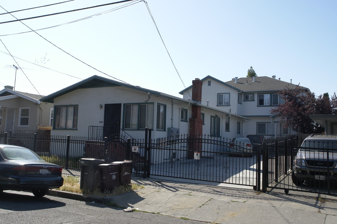 2448 Humboldt Ave in Oakland, CA - Building Photo