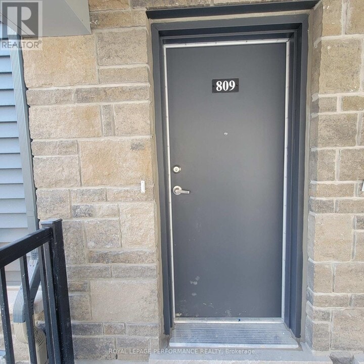 809 Arcadian Private in Ottawa, ON - Building Photo