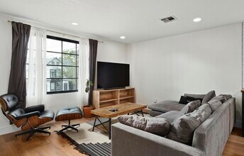 2804 Crest Ave in Austin, TX - Building Photo - Building Photo