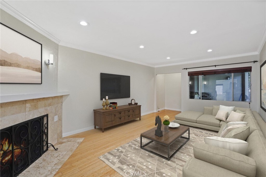 15457 Moorpark St in Los Angeles, CA - Building Photo