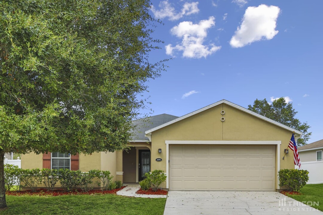 4491 Oak Moss Loop in Middleburg, FL - Building Photo