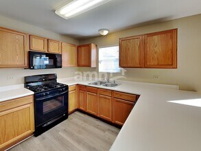 1612 Lake Pointe Dr in Plainfield, IL - Building Photo - Building Photo