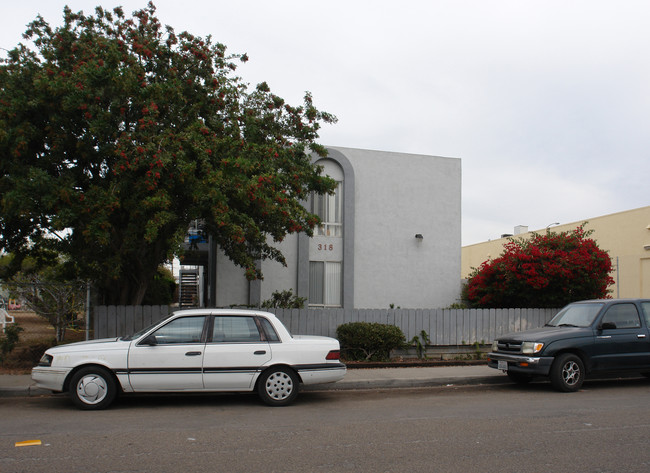 318 Tremont St in Chula Vista, CA - Building Photo - Building Photo