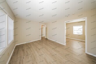 1020 S Holly Dr in Midwest City, OK - Building Photo - Building Photo