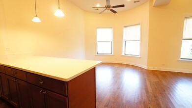2840 N Albany Ave, Unit 2836-2 in Chicago, IL - Building Photo - Building Photo