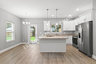 404 Walters Cir in Fort Walton Beach, FL - Building Photo - Building Photo