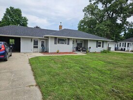 1313 E Douglas St in Goshen, IN - Building Photo