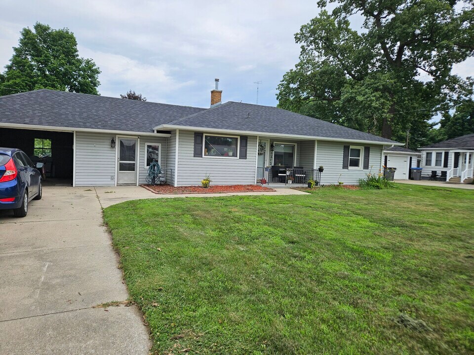 1313 E Douglas St in Goshen, IN - Building Photo