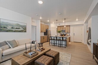 Elevate at 620 in American Fork, UT - Foto de edificio - Building Photo