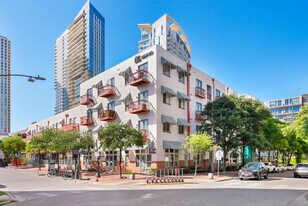 Elle West Ave in Austin, TX - Building Photo