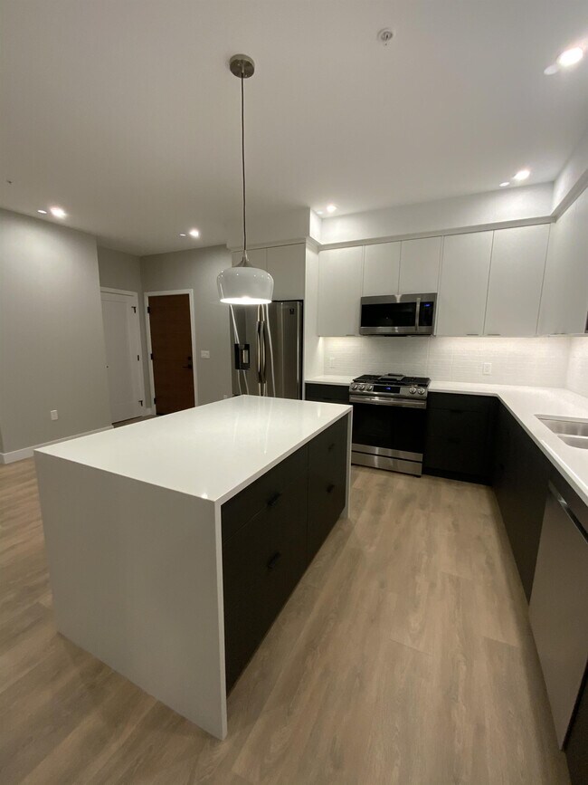 967 Whirlaway Cres in Victoria, BC - Building Photo - Building Photo