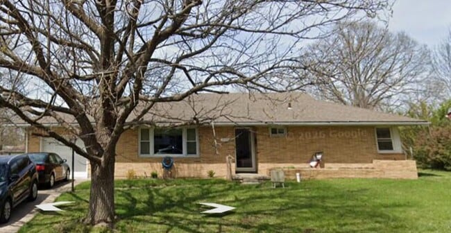 property at 309 W Leslie Ln