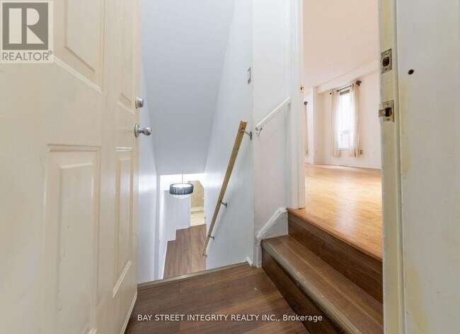 5657 Raleigh St in Mississauga, ON - Building Photo - Building Photo