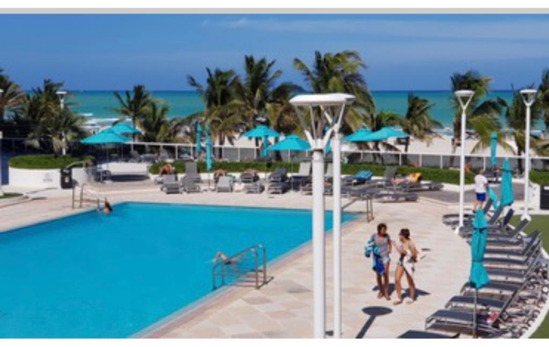 100 Lincoln Rd in Miami Beach, FL - Building Photo