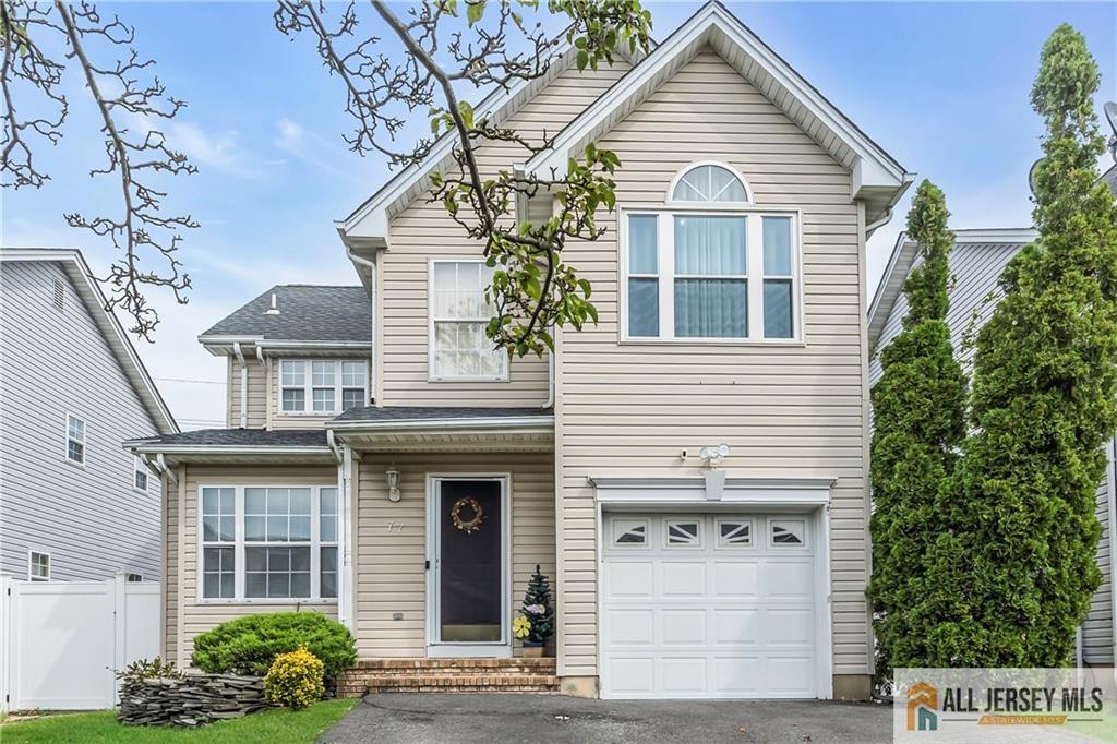 77 Scarlet Dr in Sayreville, NJ - Building Photo