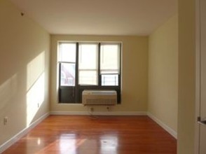61 village road north in Brooklyn, NY - Foto de edificio - Floor Plan