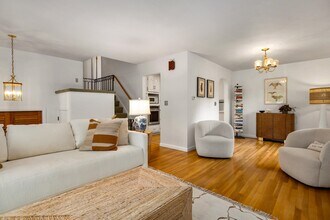 48 Harding Rd in Portsmouth, NH - Building Photo - Building Photo