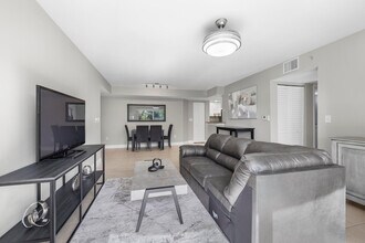 1400 Crestwood Ct S in Royal Palm Beach, FL - Building Photo - Building Photo