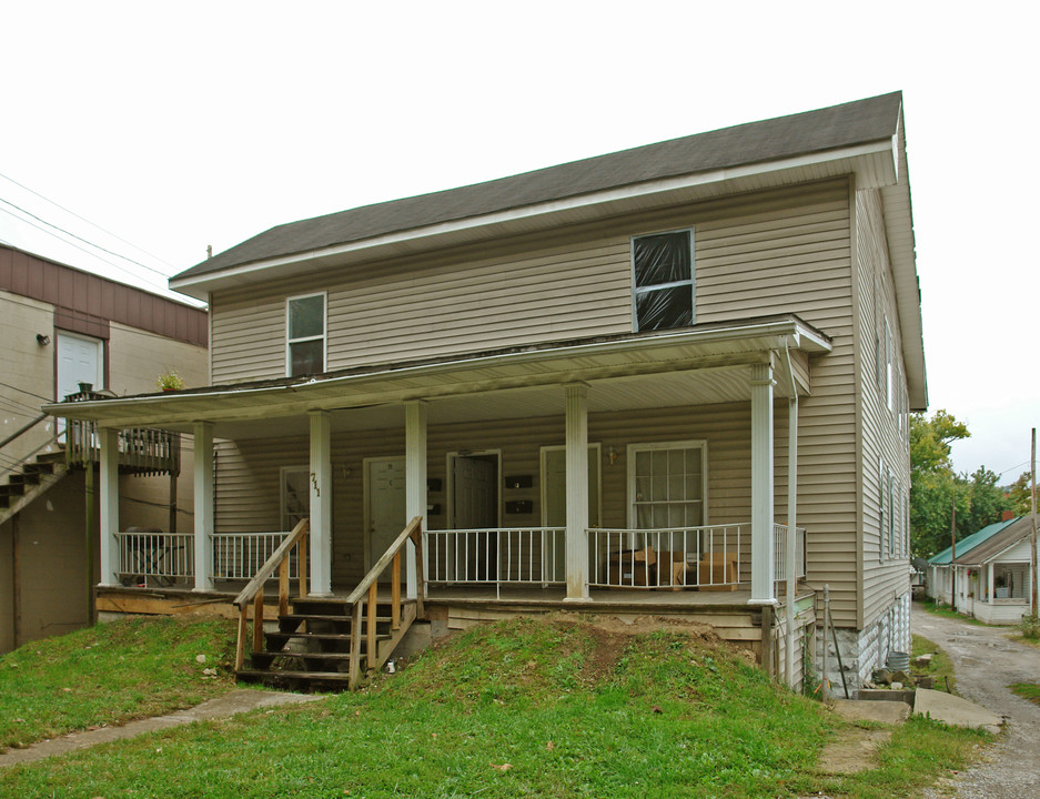 711 Washington St W in Charleston, WV - Foto de edificio