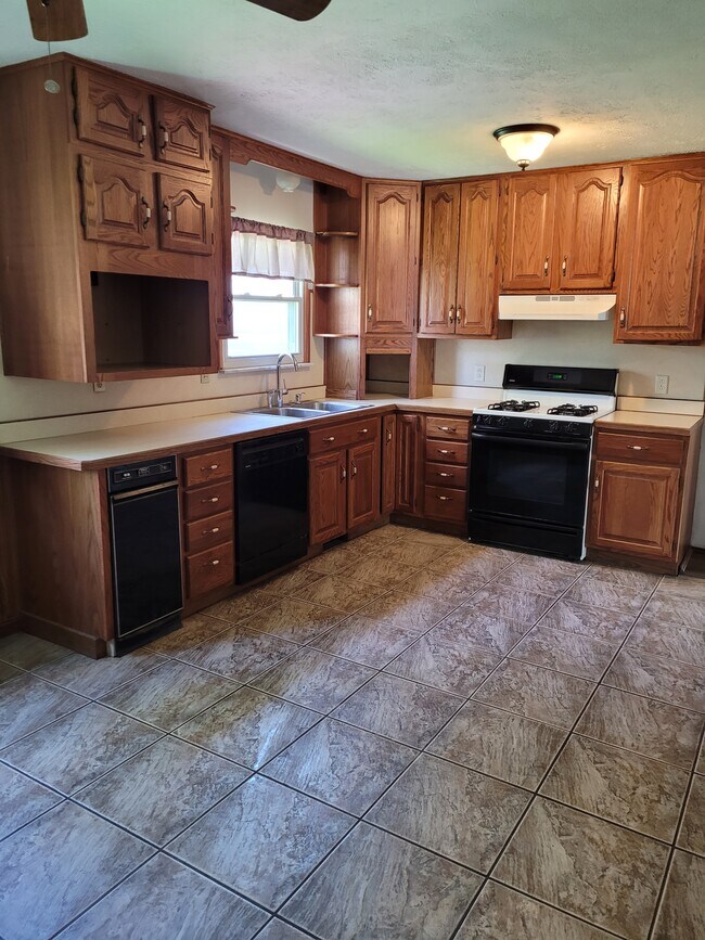 9154 Elm Cir Rentals in Windham, OH