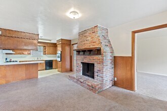 2105 Adams St in Baytown, TX - Building Photo - Building Photo