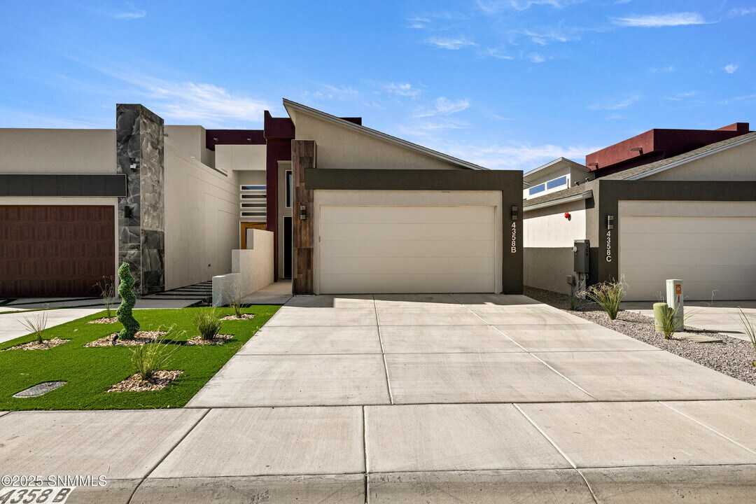 4358 Capistrano Ave in Las Cruces, NM - Building Photo