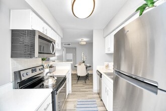 2701 W Bellfort Ave in Houston, TX - Building Photo - Building Photo