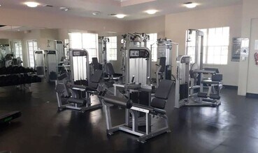 2890 N Oakland Forest Dr, Unit 201 in Oakland Park, FL - Building Photo - Building Photo