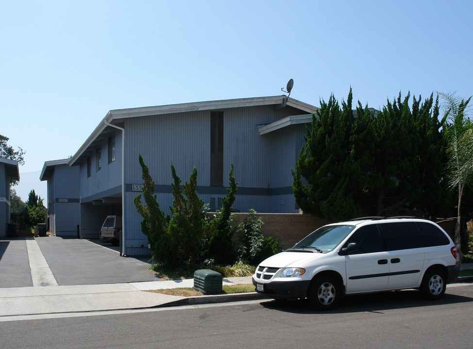 5572-5574 Fernhill Cir in Huntington Beach, CA - Building Photo