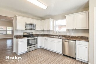 4027 Cary Creek Dr in Baytown, TX - Foto de edificio - Building Photo