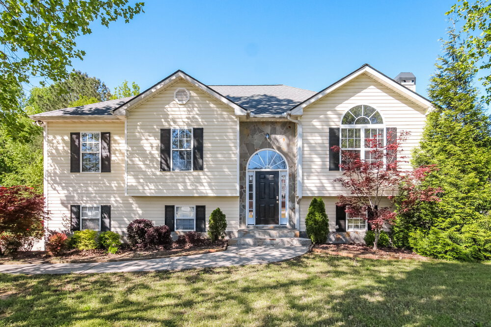 1208 Crystal Bend in Monroe, GA - Building Photo
