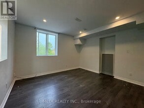 35 Duncombe Blvd in Toronto, ON - Building Photo - Building Photo