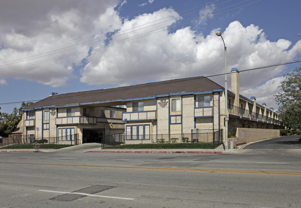 Palmdale Village Townhomes in Palmdale, CA - Building Photo