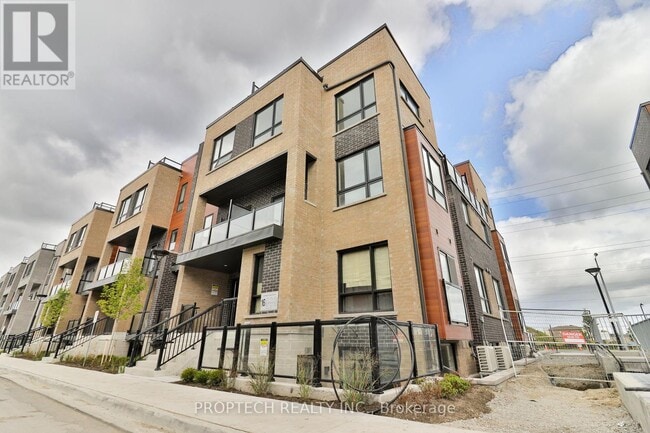 property at 16 Lytham Grn Cir