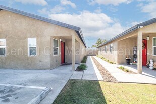 129 E 8th St in Bakersfield, CA - Building Photo