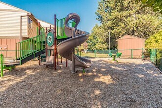 39501 Evans St in Sandy, OR - Foto de edificio - Building Photo