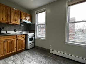 145 Lake Ave in Clifton, NJ - Foto de edificio - Building Photo