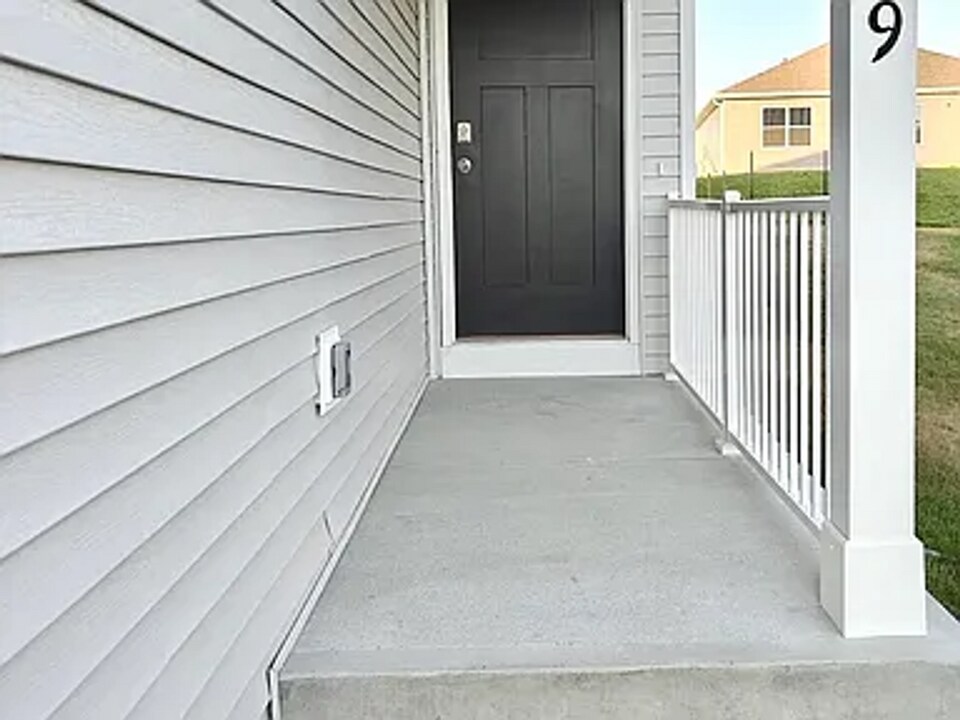 10809 S 178th Ave in Omaha, NE - Building Photo