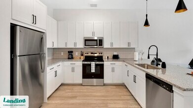 650 E Sycamore St in Denton, TX - Building Photo - Building Photo